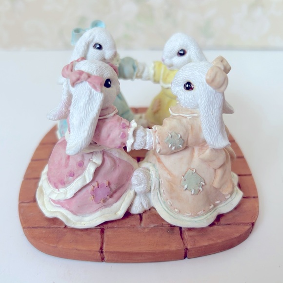 The Patchville Bunnies, Ring Around the Rosey, Nice Easter Decoration or Gift - Picture 1 of 4